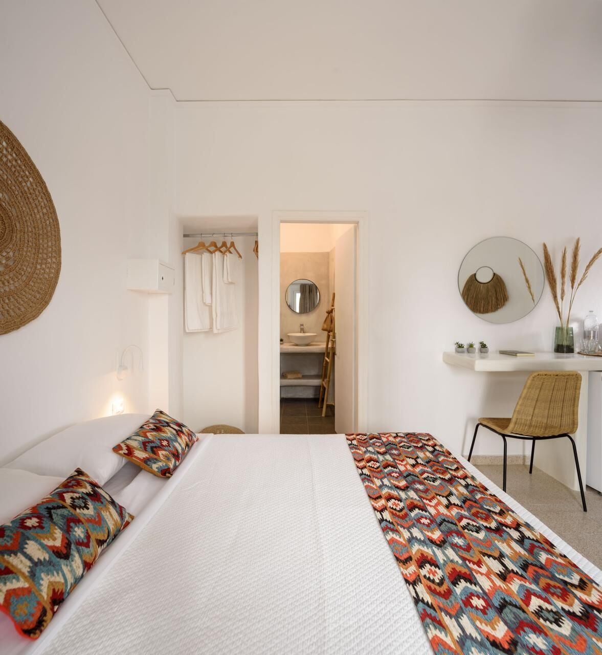 Photo - Cal Day Rooms Santorini