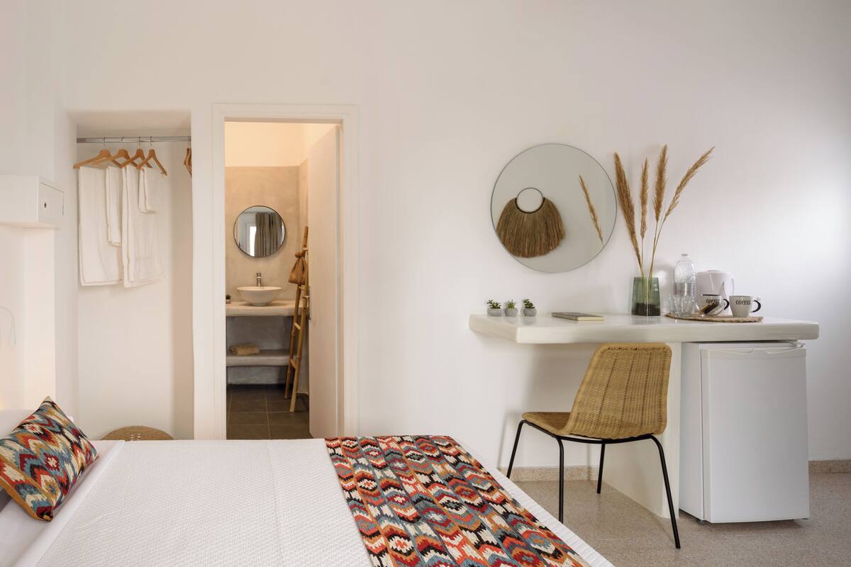 In-room safe, laptop workspace, blackout curtains, soundproofing