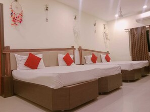 Soundproofing, free WiFi - Temple City lakeinn (Melur)
