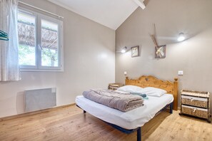 3 bedrooms, iron/ironing board, free WiFi