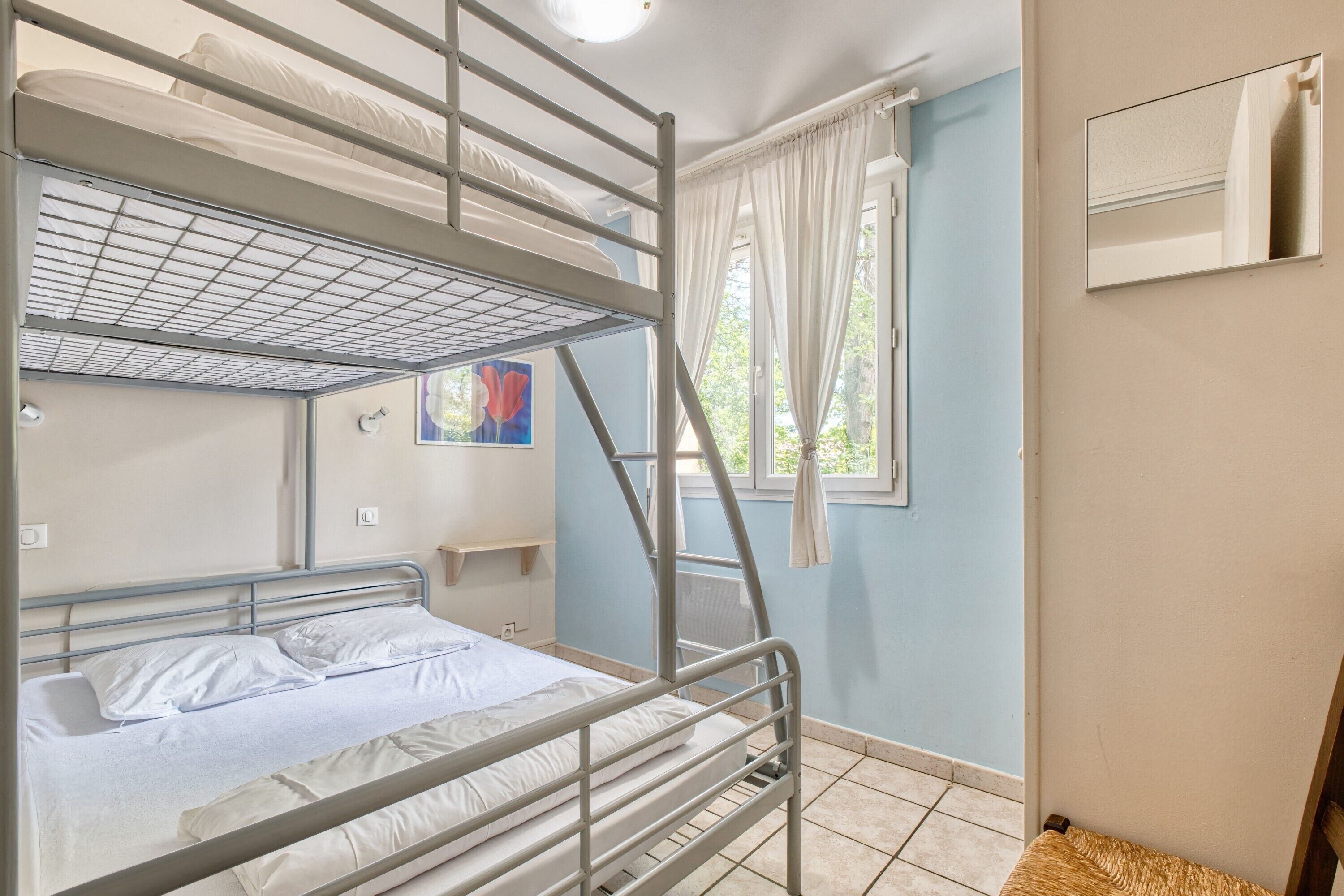 2 bedrooms, iron/ironing board, free WiFi