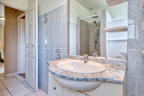 Een douche, een haardroger