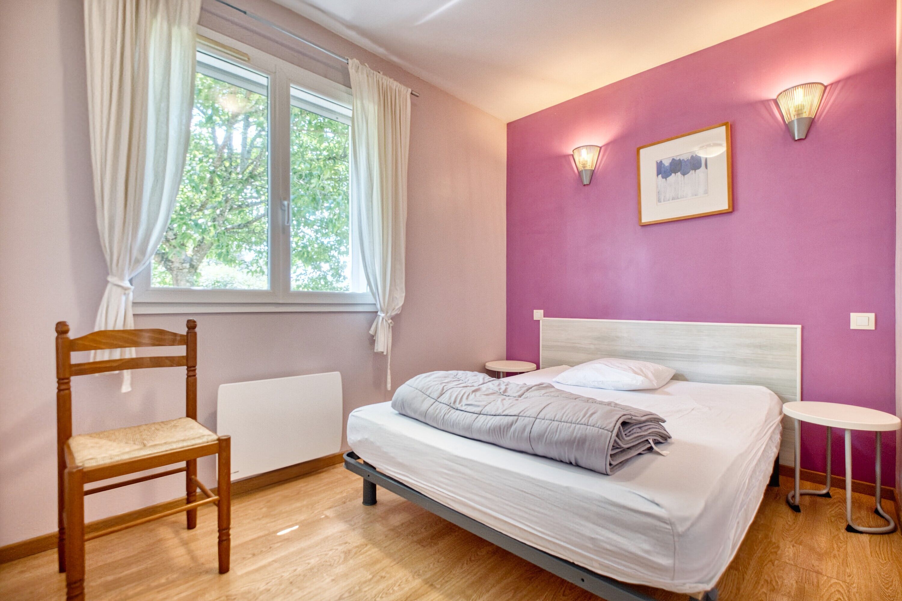 2 bedrooms, iron/ironing board, free WiFi