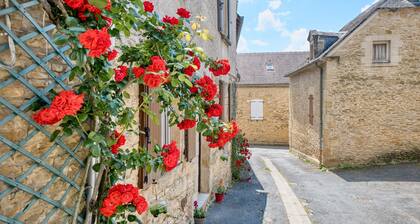 Orchidée - Holiday Home in the Heart of Périgord Noir with Shared Heated Pool