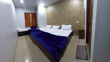 Habitación cuádruple Deluxe | Escritorio y wifi gratis