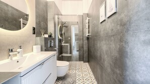 apartman (68) | Fürdőszoba | Zuhanyzó és törölközők