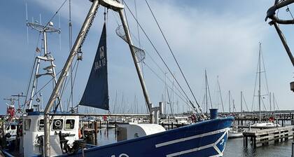 Vacation apartment no. 2 with its own jetty/barge