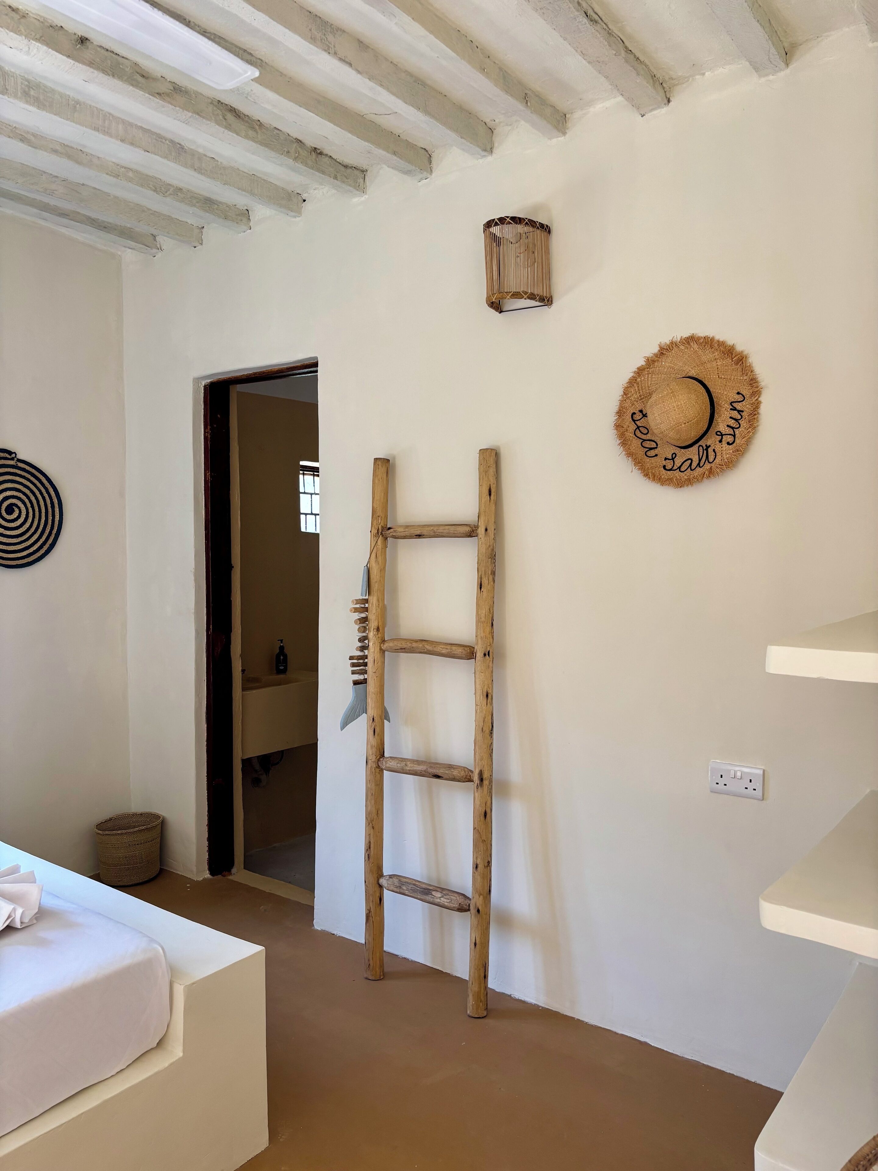 三人房 | 免费婴儿床、免费 WiFi、床单