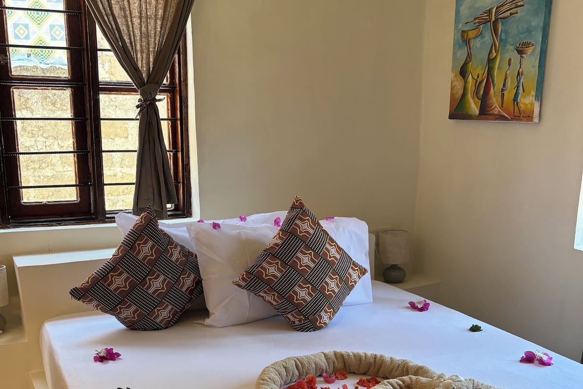Quarto triplo | Berços grátis, Wi-Fi de cortesia, roupa de cama