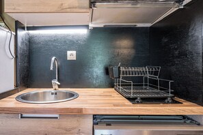Fridge, dishwasher, coffee/tea maker, cookware/dishes/utensils