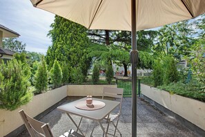 تناول الطعام بالخارج