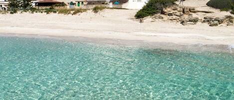 Una spiaggia nelle vicinanze