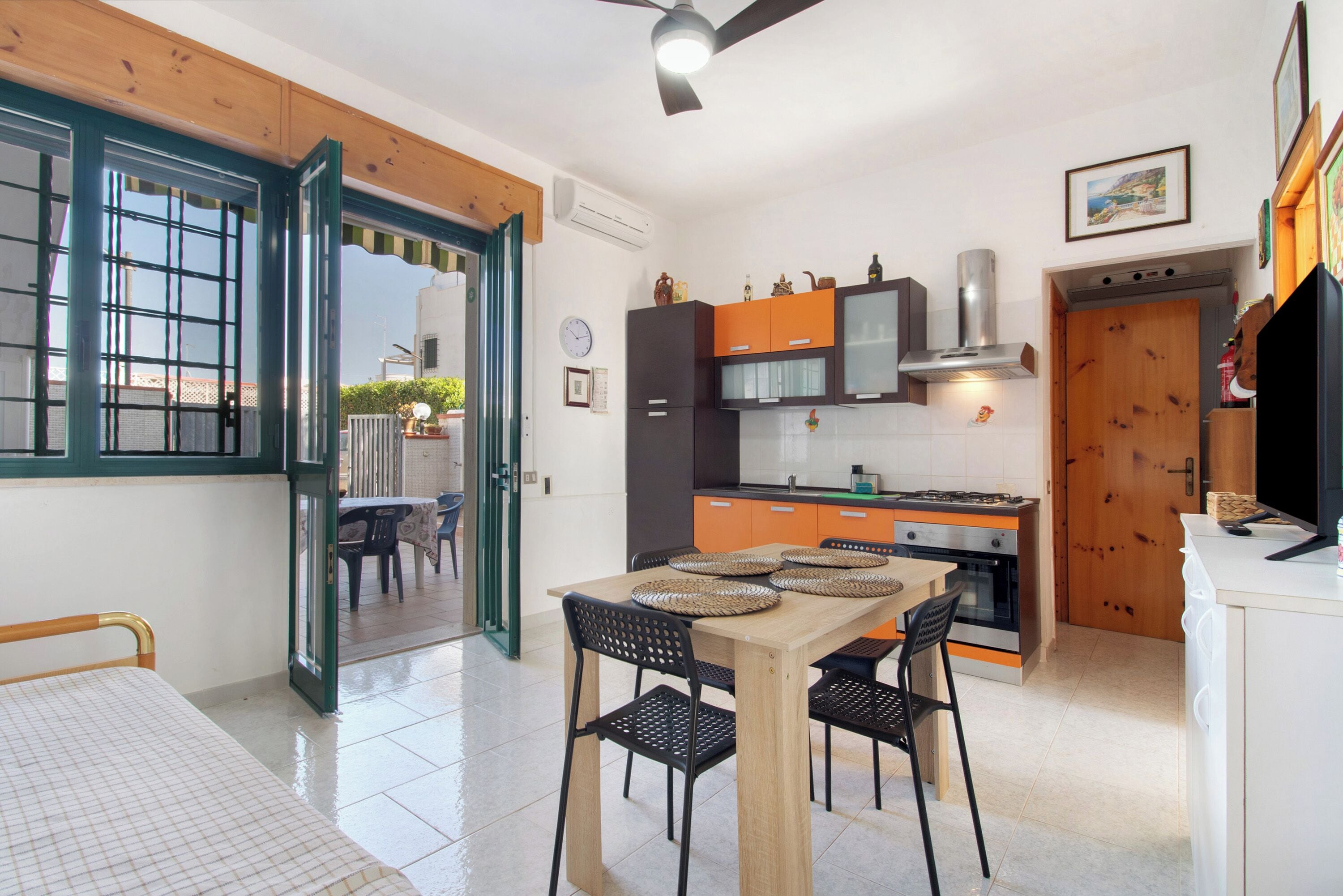 雪櫃、微波爐、焗爐、爐具