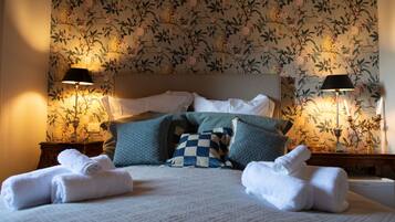 Deluxe Suite, Shared Bathroom, Mountain View