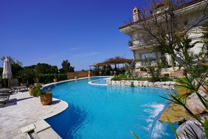 Piscine extérieure (ouverte en saison)