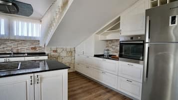 Grand Çatı Katı Süiti (Penthouse), Balkon | Özel mutfak