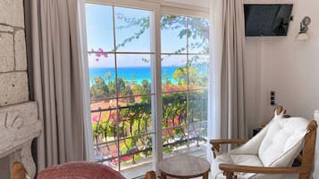 Dobbeltrom – deluxe, balkong, sjøvendt | Utsikt mot strand/hav