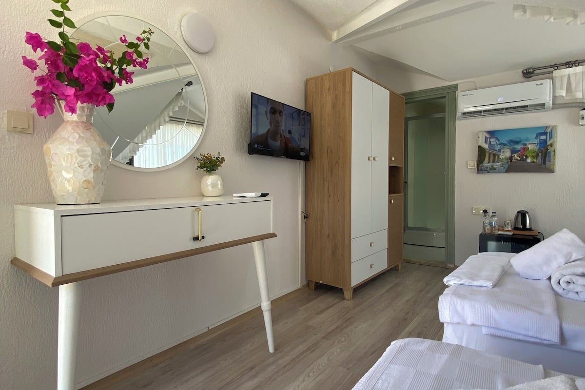 Economy kamer, balkon | 2 slaapkamers, luxe beddengoed, een minibar, een kluis op de kamer