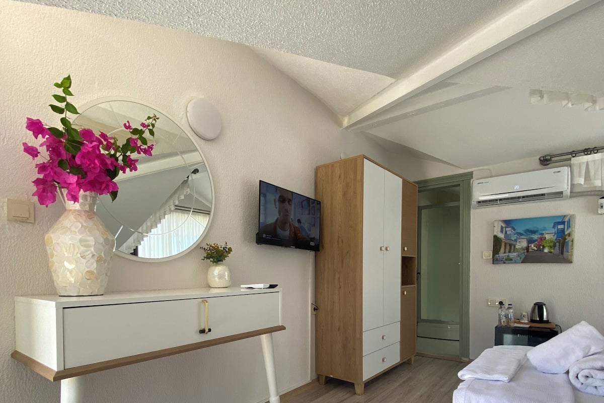 Economy Room, Balcony | 2 bedrooms, premium bedding, minibar, in-room safe