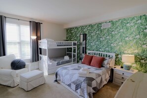 3 bedrooms, desk, iron/ironing board, free WiFi