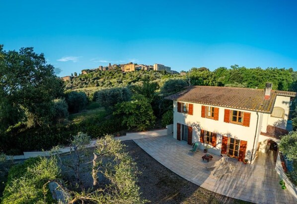 Exterior - Private villa with Jacuzzi in Montemerano, near Terme di Saturnia (Montemerano)