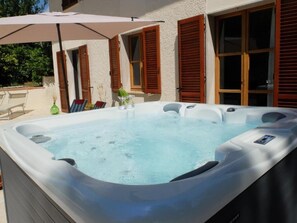 Terrace/patio - Private villa with Jacuzzi in Montemerano, near Terme di Saturnia (Montemerano)