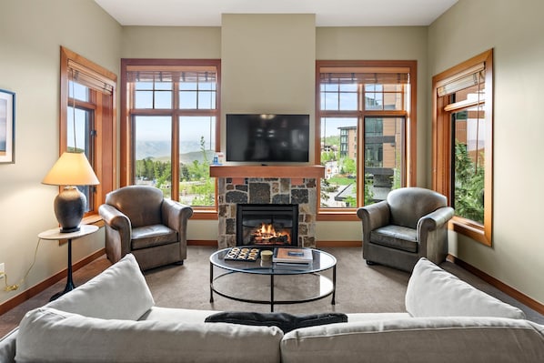Smart TV, fireplace, DVD player