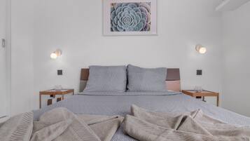 1 slaapkamer, een strijkplank/strijkijzer, gratis wifi, beddengoed
