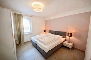 2 bedrooms, travel cot, free WiFi, wheelchair access