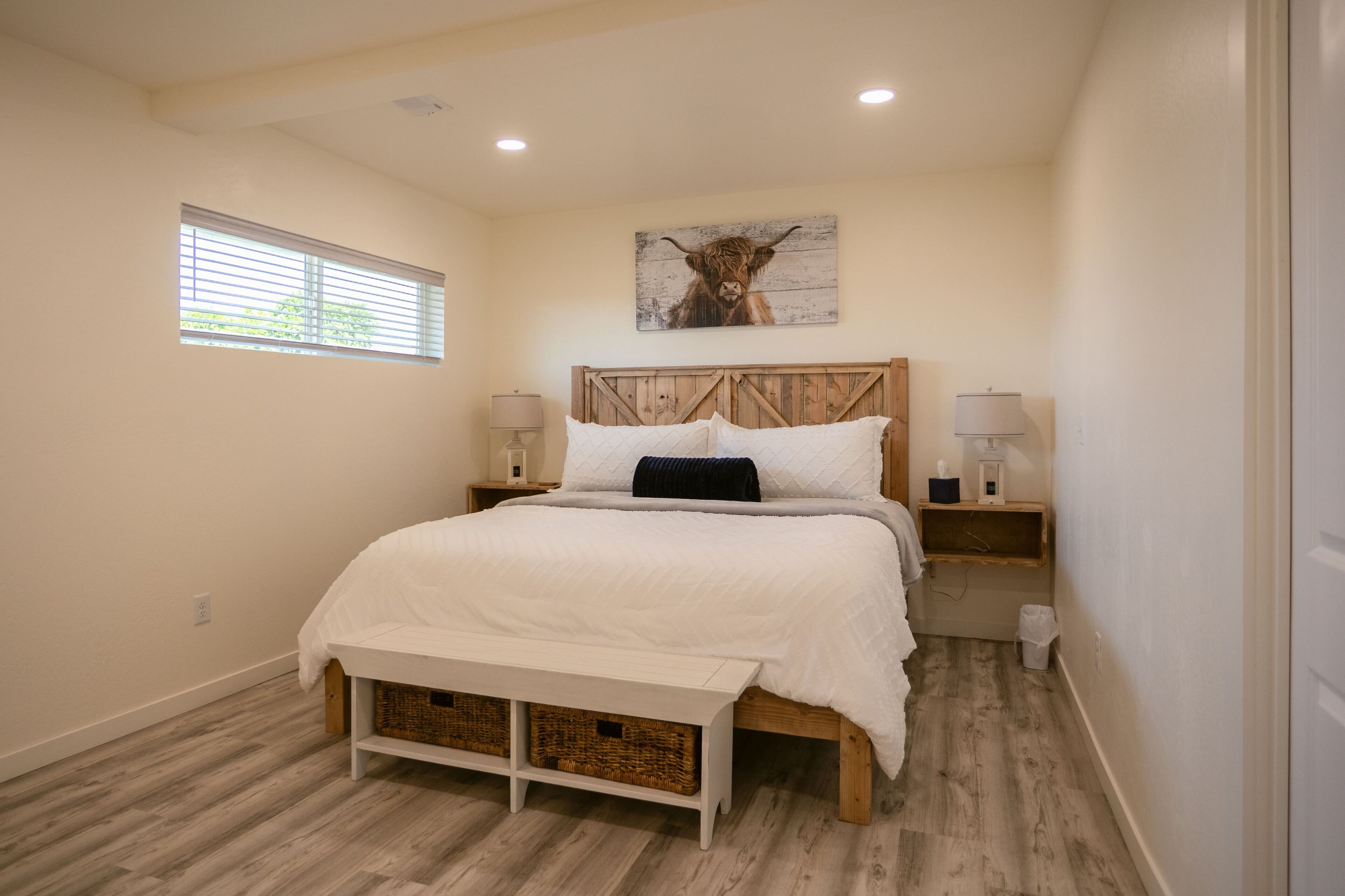 Iron/ironing board, travel crib, free WiFi, bed sheets