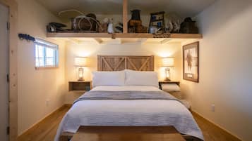 3 bedrooms, iron/ironing board, travel crib, free WiFi