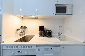 Fridge, microwave, oven, dishwasher