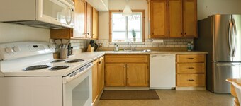 This house is a 4 bedroom(s), 3 bathrooms, located in Central Point, OR.