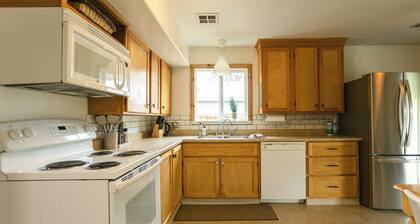 This house is a 3 bedroom(s), 2 bathrooms, located in Central Point, OR.