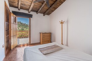 5 bedrooms, free WiFi, bed sheets