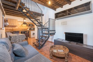 Televisión y chimenea 