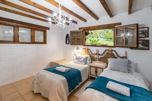 2 habitaciones, tabla de planchar con plancha y wifi gratis 