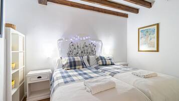 2 slaapkamers, een strijkplank/strijkijzer, gratis wifi, beddengoed