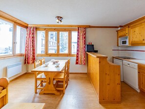 Jääkaappi, mikroaaltouuni, astianpesukone