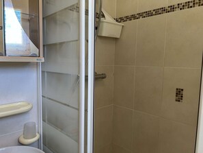 Hair dryer - Mezzanine studio, AC, sea view terrace, private parking, near beach (Fleury-Saint-Pierre-la-Mer)