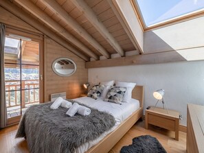 4 bedrooms, free WiFi, bed sheets