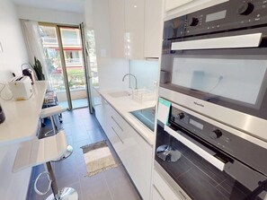 Kühlschrank, Mikrowelle, Geschirrspüler