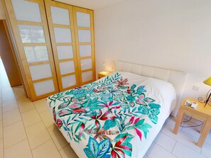 1 quarto, Wi-Fi de cortesia, roupa de cama