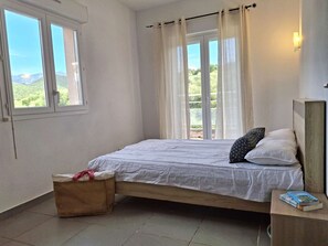 1 bedroom, bed sheets