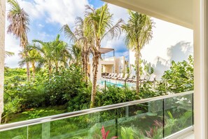 Terrace/patio - Chic Beachfront Condo Ocean View (Akumal)