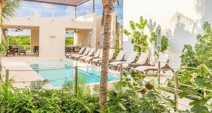 Chic Beachfront Condo Ocean View