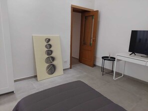 2 bedrooms, desk, iron/ironing board, travel crib