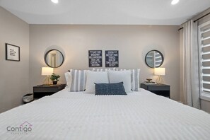 6 bedrooms, desk, iron/ironing board, travel cot - 6 BR | Sleep 12 | Stadium & Rogers | Yard | Garage (Edmonton)