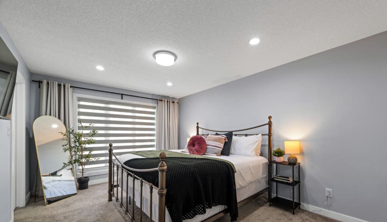 4 chambres, bureau, fer et planche à repasser, lit parapluie