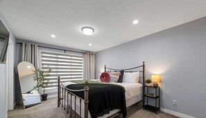 4 camere, una scrivania, ferro/asse da stiro, culla da viaggio